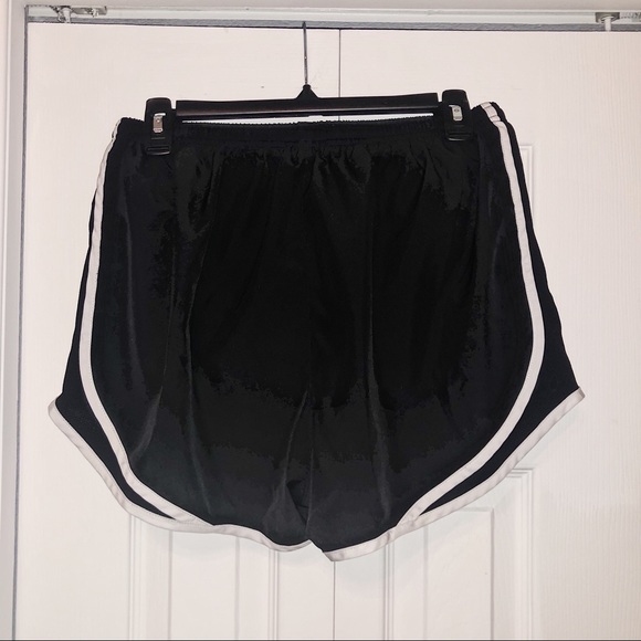 Nike running shorts - Picture 2 of 2